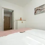 Rentplanet - Podgorze Apartment
